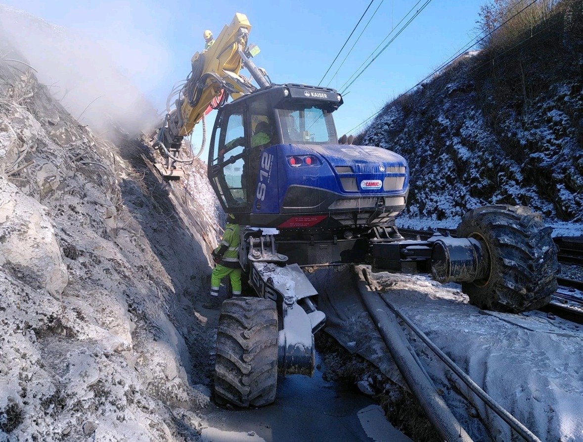 Spider excavator clearing railway bridge underpass without OHE block