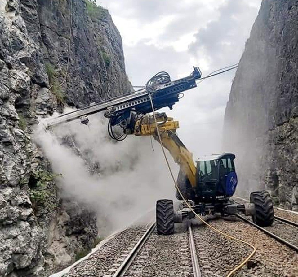 VARMAN precision hydraulic arm operating near live railway track