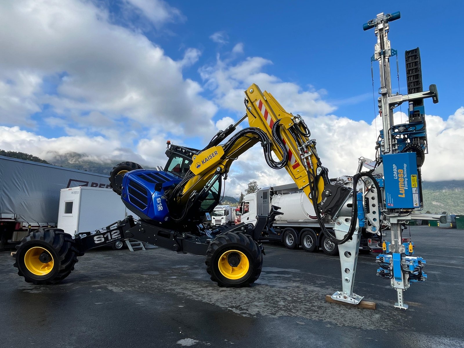 Kaiser Robotic Spider Excavators – Advanced walking excavators engineered for extreme terrain and restricted urban access. Operate on steep slopes, embankments, narrow canals, and hard-to-reach urban drainage systems.