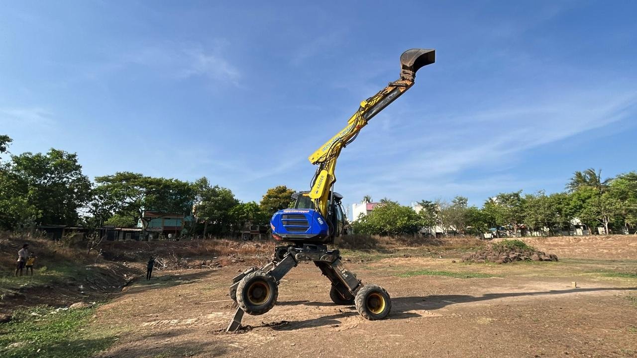 Varman Equipments canal cleaning and spider excavator operation – image 20