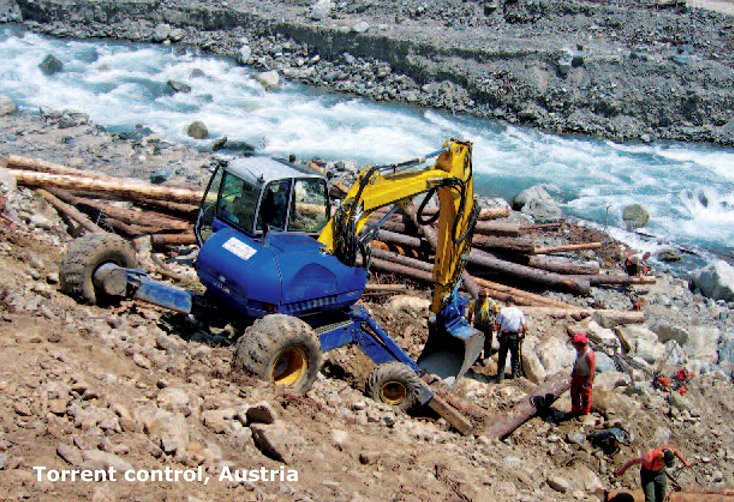 Varman Equipments canal cleaning and spider excavator operation – image 9